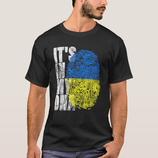 Het is in mijn DNA-Oekraïense cadeaus Vyshyvanka K T-shirt (Voorkant)