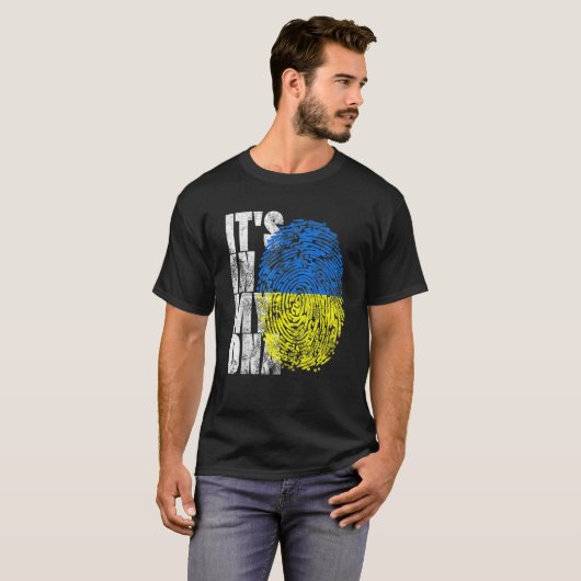 Het is in mijn DNA-Oekraïense cadeaus Vyshyvanka K T-shirt (Voorkant volledig)