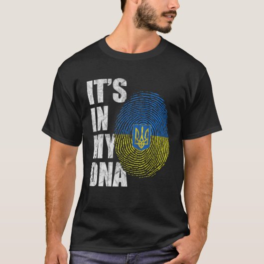 Het is in mijn DNA-Oekraïense cadeaus Vyshyvanka K T-shirt (Voorkant)