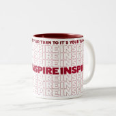 Het is jouw beurt om te inspireren tweekleurige koffiemok (Voorkant rechts)