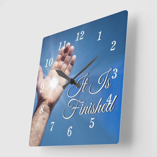 Het is klaar met de wandklok (Hoek)