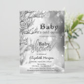 Het is koud Baby shower buiten de winterboom Kaart (Staand voorkant)