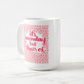 Het is maandag, maar dat is oké koffiemok (Voorkant links)