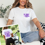 Het is me Hi In De Verjaardags Meisje Zijn Ik Gepe T-shirt<br><div class="desc">Stap in de schijnwerpers met de "It's Me, Hi! I'm the Birthday Girl" Gepersonaliseerd T-shirt in een heerlijke schaduw van paarse lila lavendel. Dit shirt is niet zomaar een outfit; het is een viering van je verjaardagsroyalty. Ontworpen voor de verjaardagskoningin, omvat dit shirt de essentie van retro shirten van het...</div>