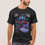 Het is mijn Daughters 1St Birthday Mermaid Unicorn T-shirt<br><div class="desc">Mam snapt het wel. Het is mijn Daughters 1e verjaardag Mermaid Unicorn Party Outfit om je kleine meisjes te ontmoeten op de eerste verjaardag van de mermaid unicorn-feestdag. Moeders krijgen je 1 verjaardagsontwerp voor elk meisje dat bijna een jaar oud wordt.</div>