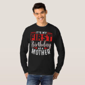 Het is mijn eerste verjaardag als Moeder Moeder Mo T-shirt (Voorkant volledig)