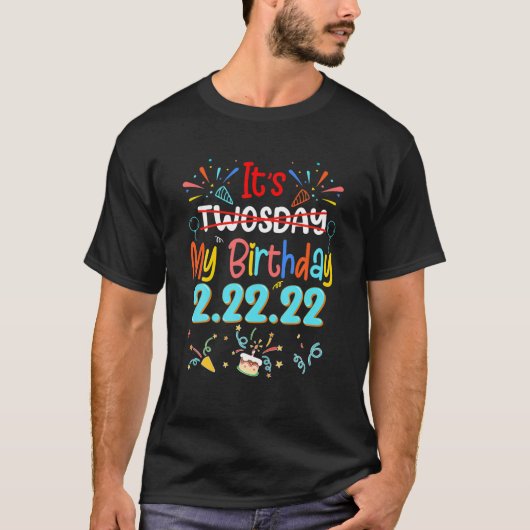 Het is mijn geboortedag tweedaagse dinsdag 22 22 2 t-shirt (Voorkant)