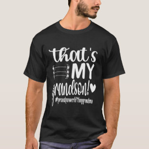Het is mijn kleinzoon Trots Powerlifting Oma T-shirt
