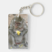 Het is Mine! .. Wild Thai Macaque Monkey Sleutelhanger (achterkant)