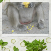 Het is Mine! .. Wild Thai Macaque Monkey Theedoek (Gevouwen)