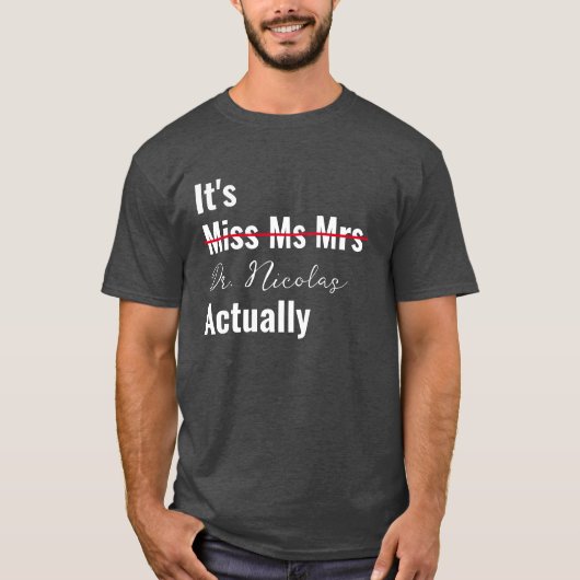 Het is Miss Mrs. Dr. Eigenlijk Doctor Afstuderen. T-shirt (Voorkant)