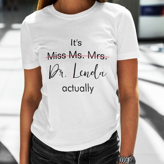 Het is Miss Mrs Dr. Eigenlijk Phd Afstuderen. T-shirt