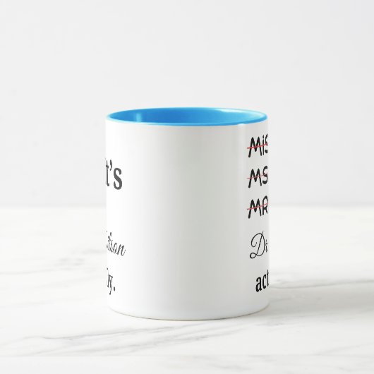 Het is Miss Mrs. Dr. Mok (Midden)