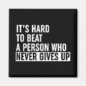 Het is moeilijk om iemand te slaan die nooit opgee magneet (Voorkant)