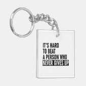 Het is moeilijk om iemand te slaan die nooit opgee sleutelhanger (Voorkant Links)