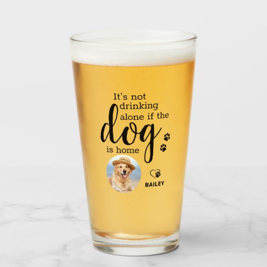 Het is niet alleen Drink als de hond thuis een aan Glas (Voorkant gevuld)