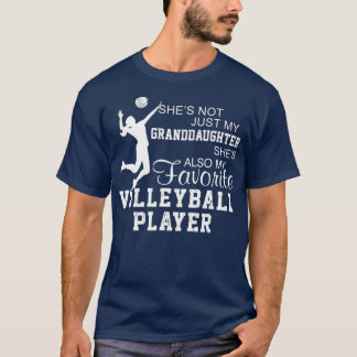 Het is niet alleen mijn kleindochter Volleyball Pl T-shirt