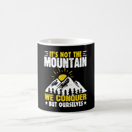 Het is niet de berg die we veroveren koffiemok (Center)