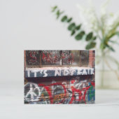 Het is niet eerlijk briefkaart (Staand voorkant)