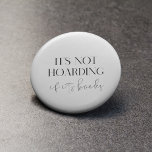 Het is niet hobbelen als het boeken zijn. ronde button 3,2 cm<br><div class="desc">Het is niet hobbelen als het boeken zijn. Het perfecte ontwerp voor boekliefhebbers die veel boeken verzamelen.  tekstkleur.</div>