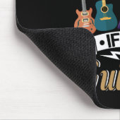 Het is niet hobbelen, als het gitaren zijn muismat (Hoek)