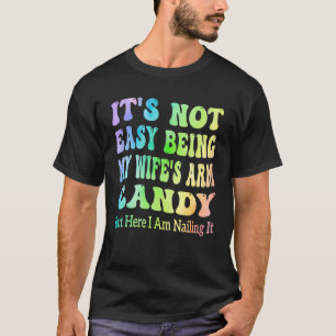 Het is niet makkelijk om de armversiering van mijn t-shirt