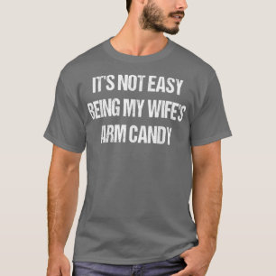 Het is niet makkelijk om de armversiering van mijn t-shirt