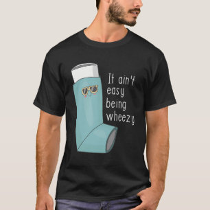 Het is niet makkelijk om piepend en grappig astma  t-shirt