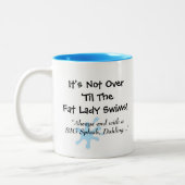 "Het is niet voorbij tot de vettige dame zwemt!" m Tweekleurige Koffiemok (Links)