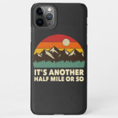 Het is nog een half miljoen of zo, Mountain hiking iPhone Hoesje (Achterkant)