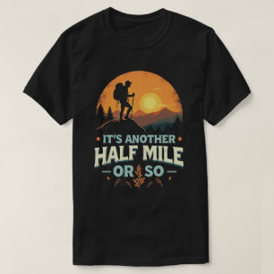 Het is nog een halve mijl of zo berg wandelen cade t-shirt