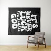Het is nooit geluk, het is altijd God Wandkleed (In Situ (horizontaal))