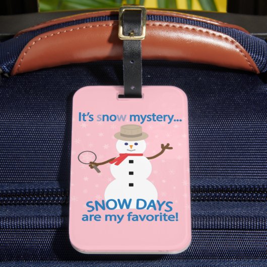 Het is NOw Mystery Detective Snowman Pink Bagagelabel (Voorkant Insitu 2)