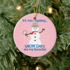 Het is NOw Mystery Detective Snowman Pink Keramisch Ornament