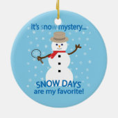 Het is NU Mystery Detective Snowman Blue Keramisch Ornament (Achterkant)
