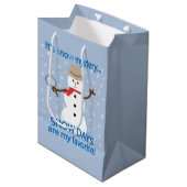Het is NU Mystery Detective Snowman Medium Cadeauzakje (Voorkant Gekanteld)