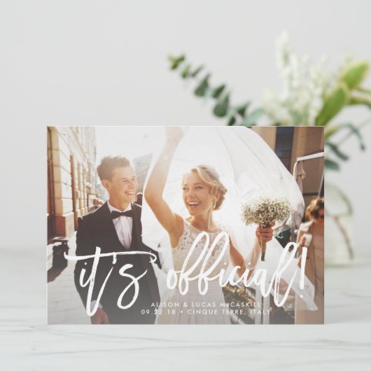 Het is officiële aankondiging van de bruiloft foto (Staand voorkant)