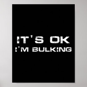 Het is OK Ik ben Bulking Funny Gym Powerlifting T- Poster