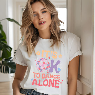 Het is OK om alleen te dansen Grappige Single Self T-shirt