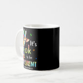 Het is ok om anders te zijn Autism Awareness Giraf Koffiemok (Voorkant links)