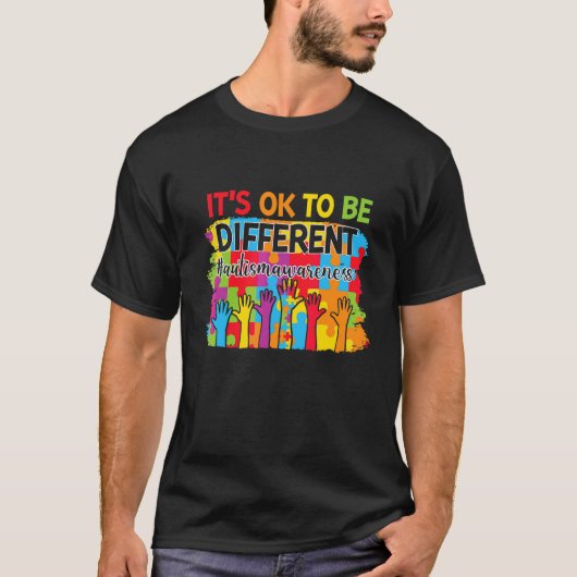 Het Is Ok Om Anders Te Zijn Handpuzzel Autisme Bew T-shirt (Voorkant)