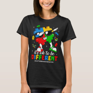 Het is OK om verschillende puzzels van autisme te T-shirt