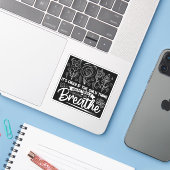 Het is oké als het enige wat je vandaag doet, is h sticker (Laptop met iPhone)
