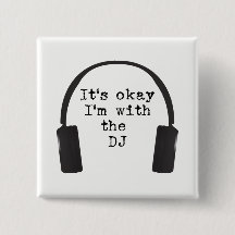 Het is oké dat ik bij de DJ sta in de deur en cabi