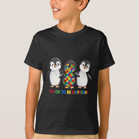 Het Is Oké Om Anders Te Zijn Pinguïn Autisme Bewus T-shirt (Voorkant)