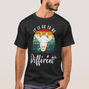 Het is oké om anders te zijn Schattige Giraffe Aut T-shirt