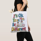 Het is oké om anders te zijn tote bag (Dichtbij)