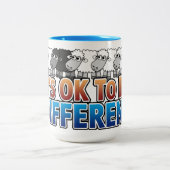 Het is oké om een ander BLACK SHEEP te zijn Tweekleurige Koffiemok (Center)