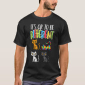 Het is oké om een ander kattenpuzzelstukje te zijn t-shirt (Voorkant)