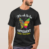 Het is oké om een ander vlinder-autisme-bewustzijn t-shirt (Voorkant)